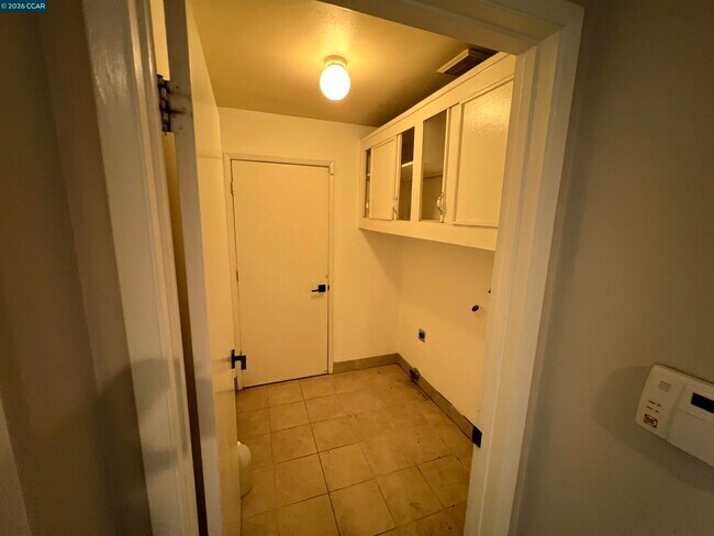 Building Photo - 1091 Alamo Ct