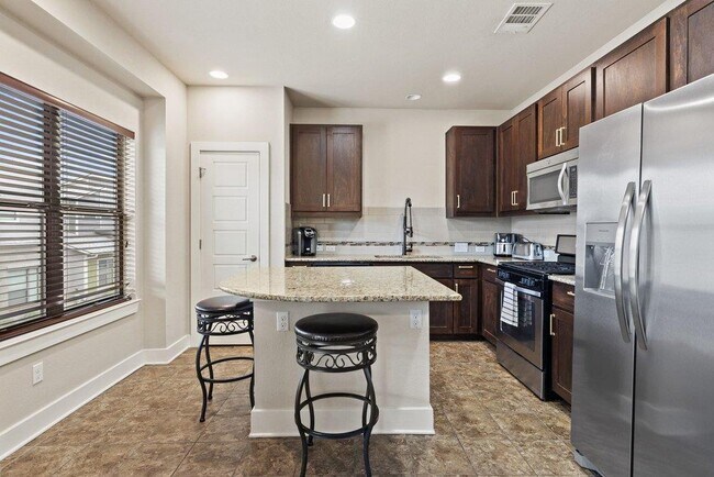 Building Photo - 1504 Lorraine Loop