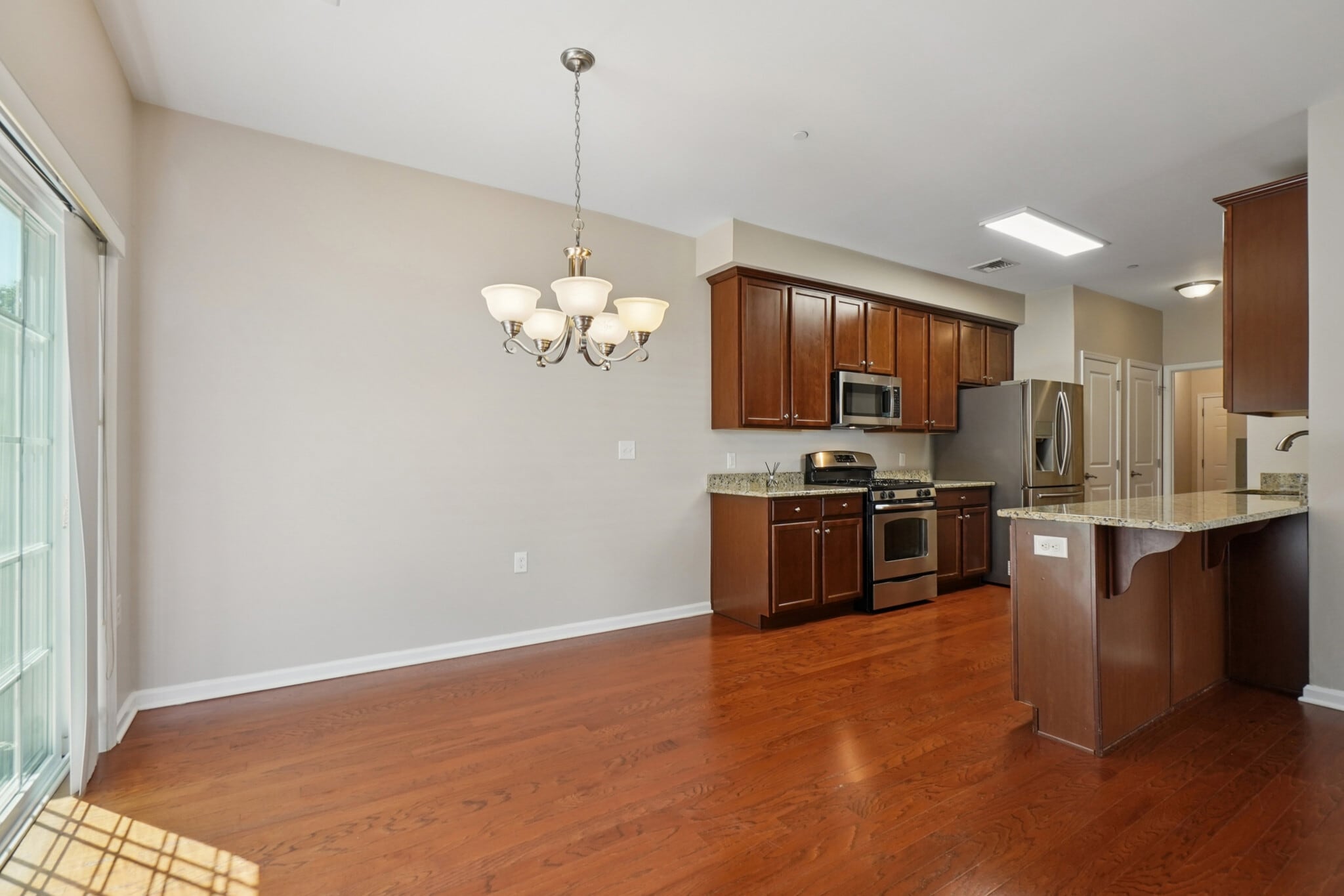 Dining Room - 401 Waterview Ct