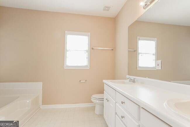 Building Photo - 605 Oxford Crest Ct NW