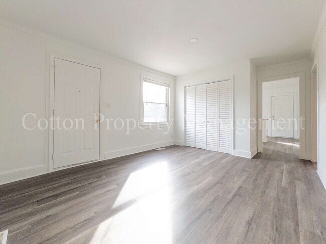 Building Photo - 417 N 13th St