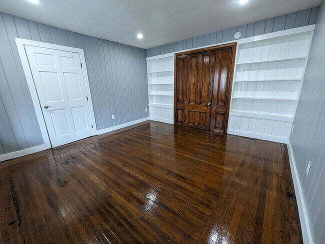 Primary Photo - 44 White St