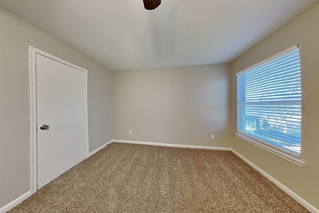 Building Photo - 7750 Shavano Ln