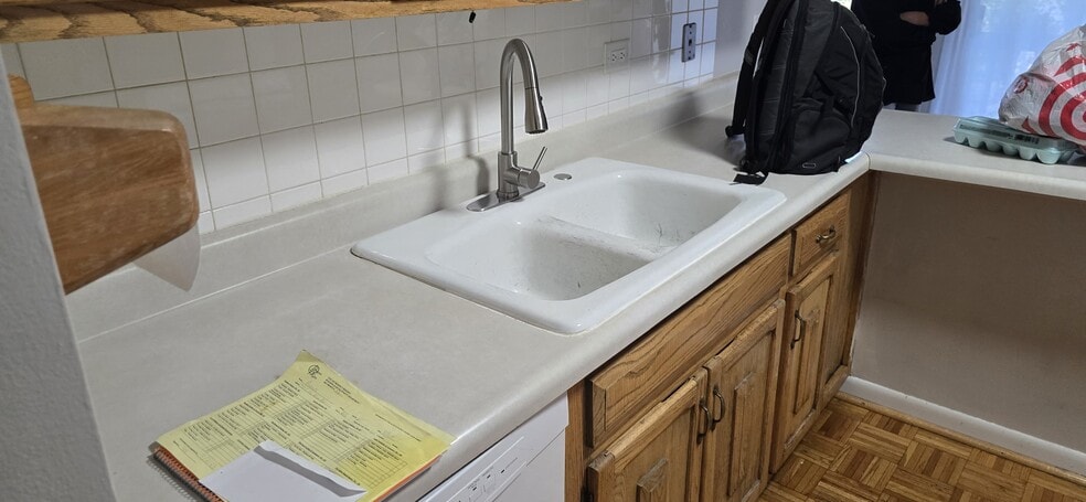 Building Photo - 910 E Old Willow Rd