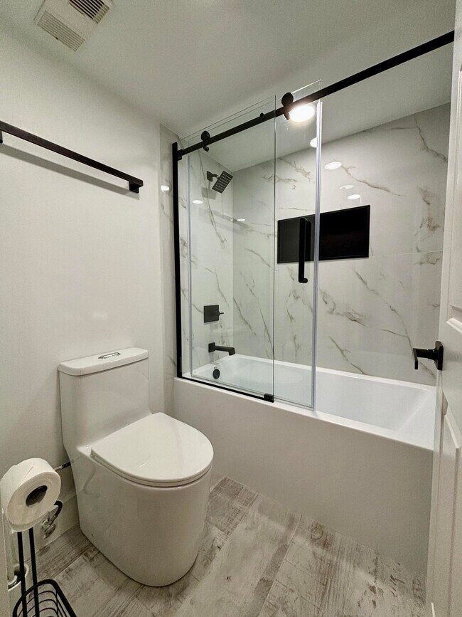 Building Photo - 12692 Shoreline Dr