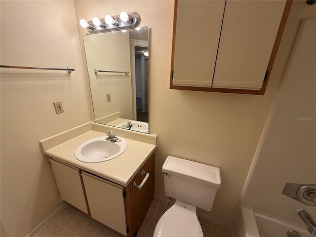 Building Photo - 633 Buoy Ln