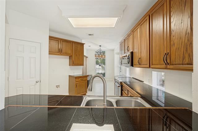 Building Photo - 7086 Richmond Dr