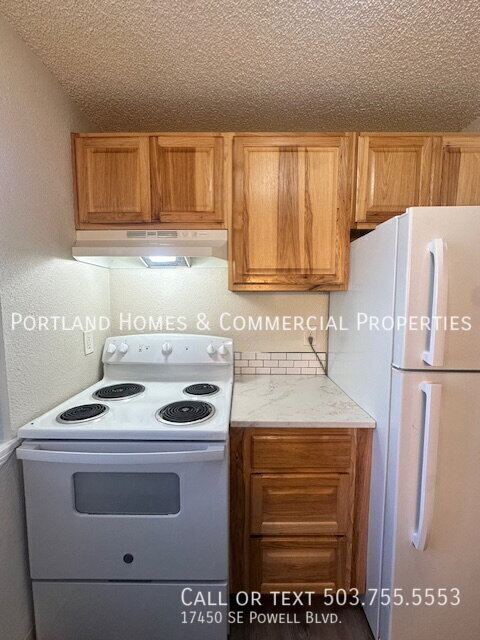 Building Photo - 17450 SE Powell Blvd