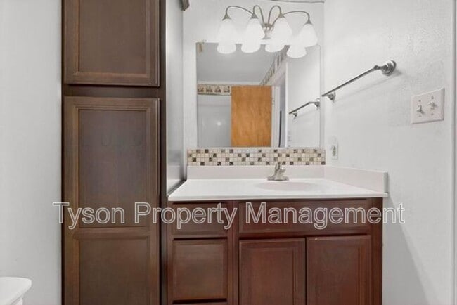 Building Photo - 1225 Del Mastro Dr SW