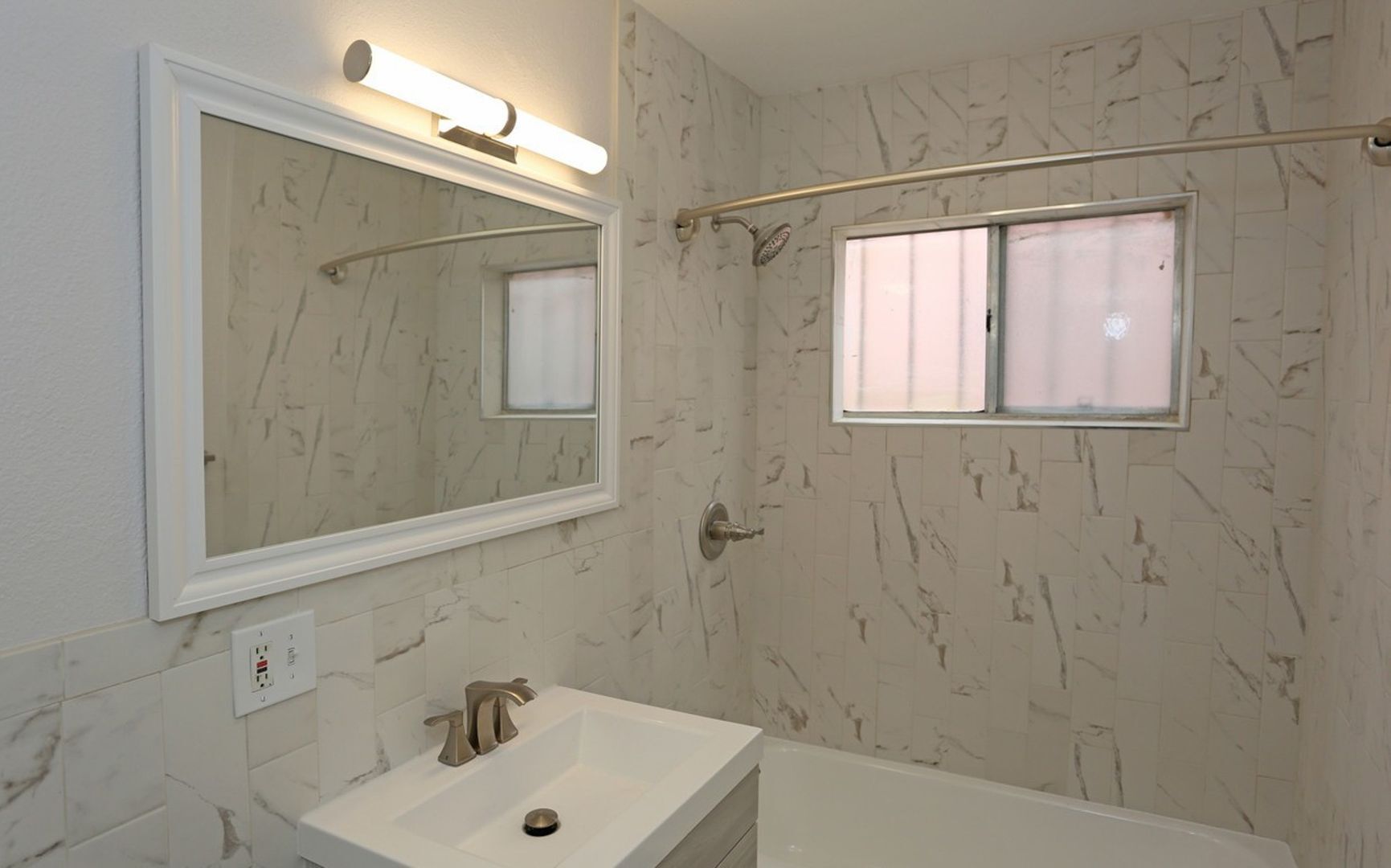 Building Photo - 10227 S 10th Ave