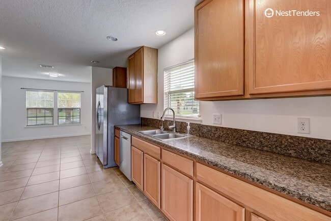 Building Photo - Five Bedrooms in Yulee's TCP!