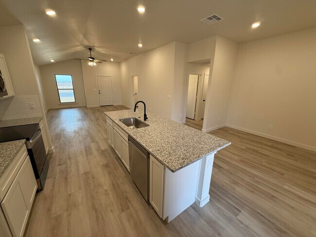 Building Photo - 1315 N Chicago Ave