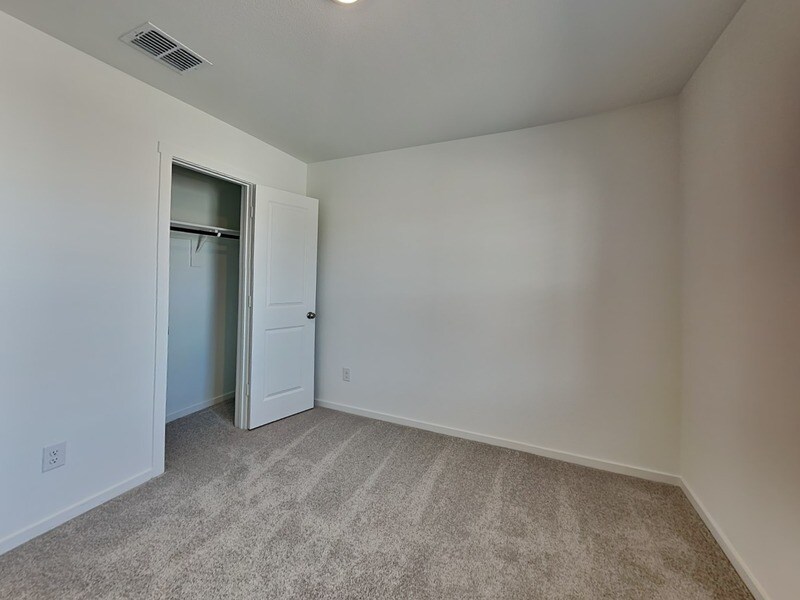 Building Photo - 1813 Equine Retreat Wy