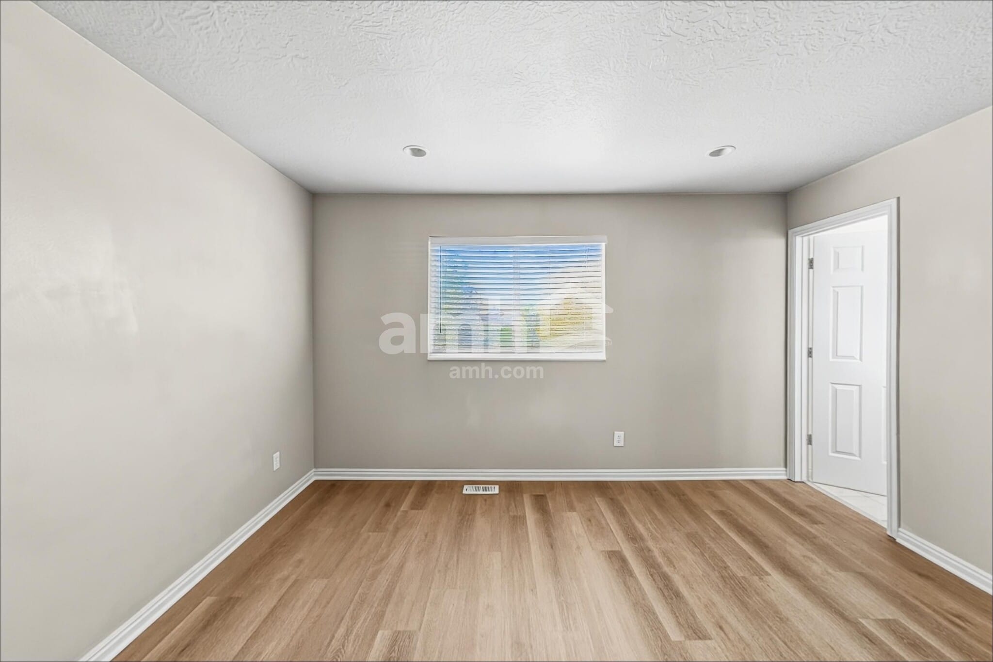 Building Photo - 272 S 590 W