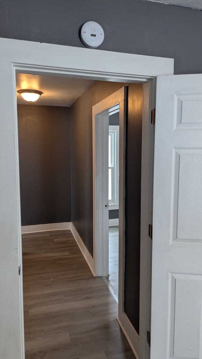 Building Photo - 812 E 3rd St