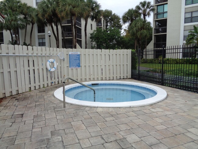 Building Photo - 950 Lavers Cir