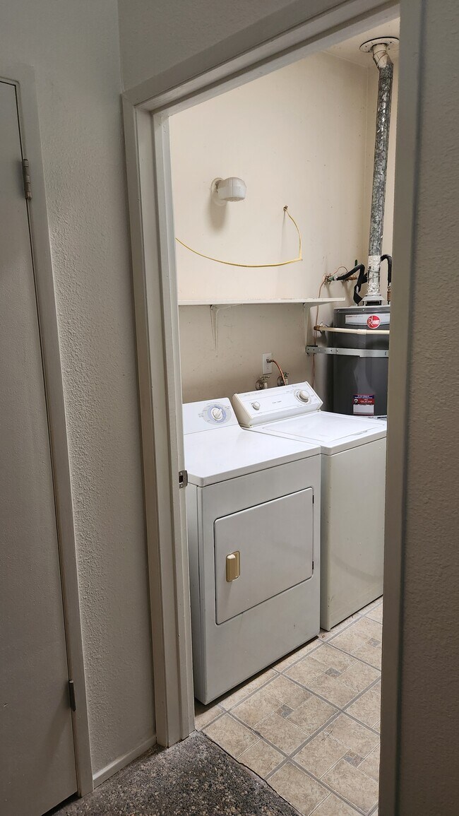 Building Photo - 948 J Street