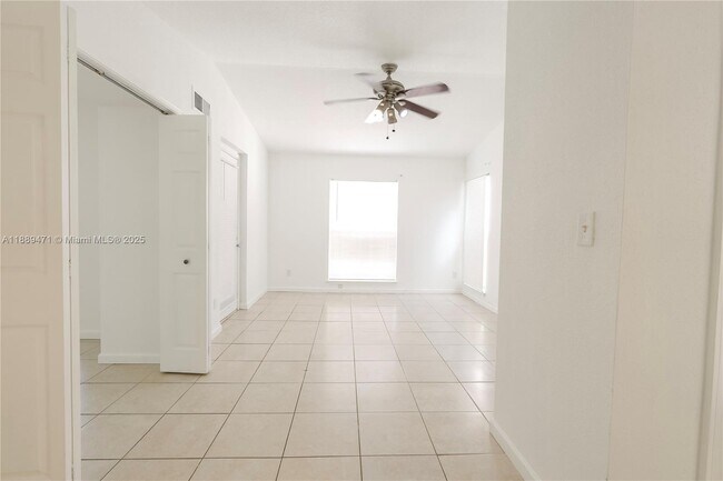 Building Photo - 833 Riverside Dr