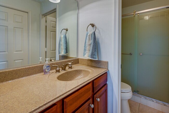 Building Photo - 5708 Deauville Cir