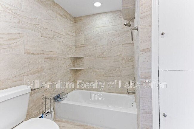 Building Photo - 24034 Meadowlark St