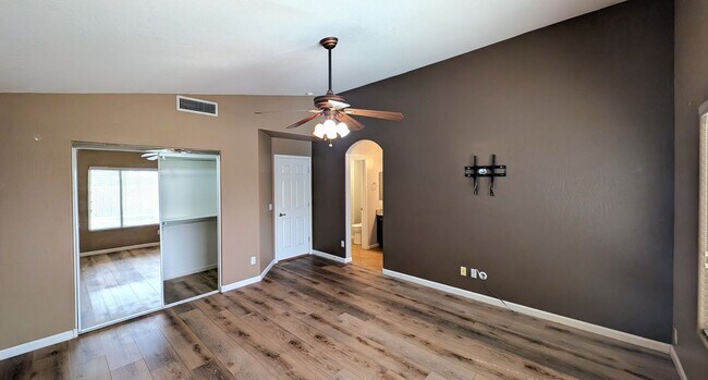 Building Photo - 3 Bedroom Home in the Silverhawk Community Near N Cooper Rd and W Guadalupe Rd!