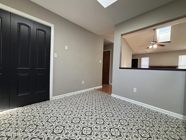 Building Photo - 2302 Knollwood Ln