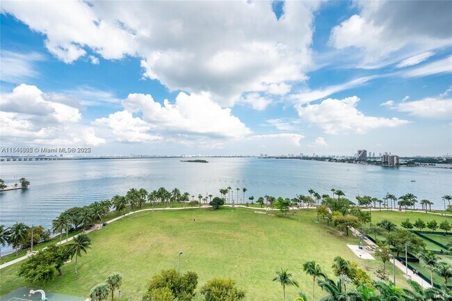 Building Photo - 1900 N Bayshore Dr