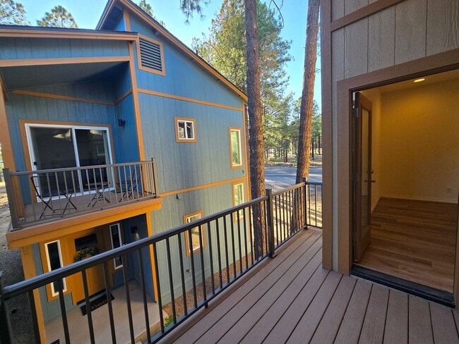 Building Photo - Beautiful, Newly-Built, Townhouse w/A/C & ...