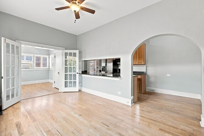 Building Photo - Charming 2-bedroom, 1-bath condo located in the heart of Denver