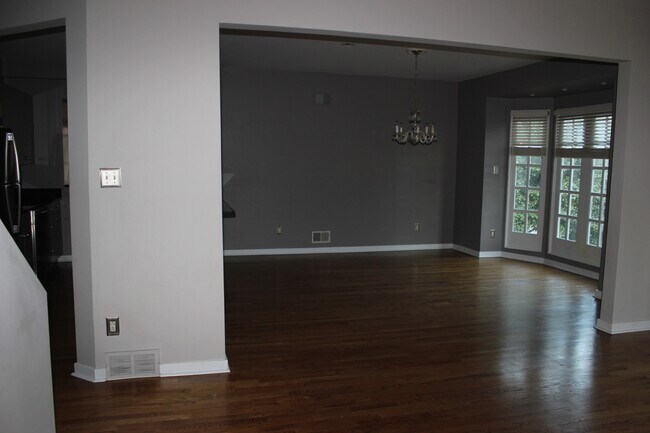 Building Photo - 5309 Ellsworth Ave