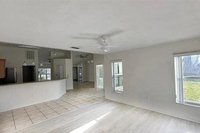 Building Photo - 826 Berry Hill Cir