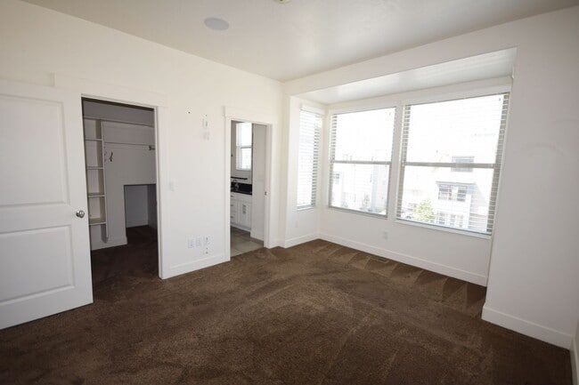 Building Photo - 4517 Daybreak Rim Way