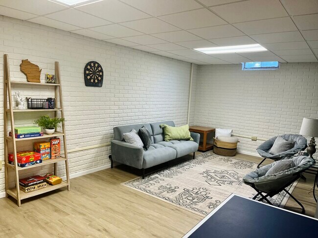 Building Photo - 4202 Lake St