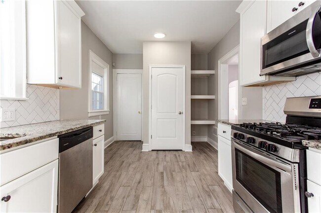 Building Photo - 1665 Beecher St SW