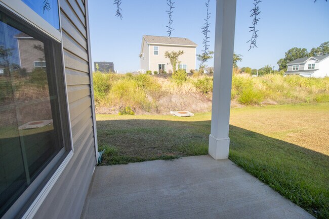 Building Photo - 410 Middlebury Ln