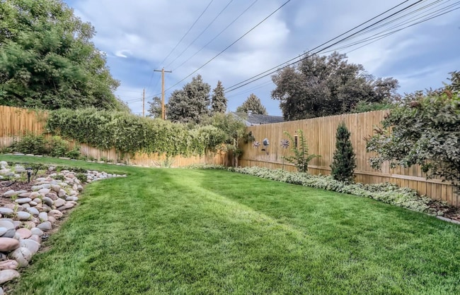 Building Photo - 4760 E Colorado Ave