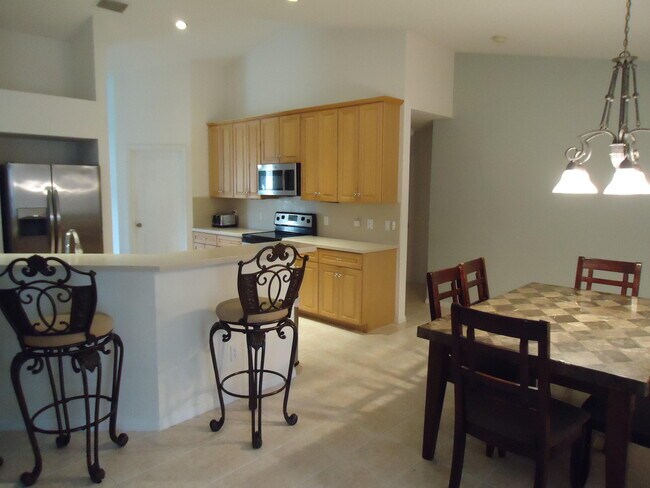 Building Photo - 5824 NW Zenith Dr