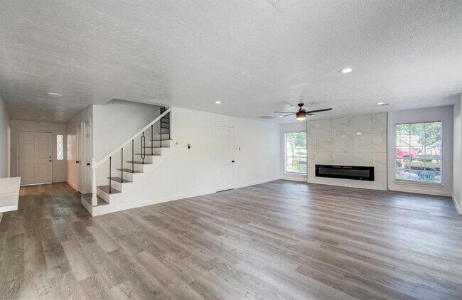 Building Photo - 808 Stone Mountain Dr