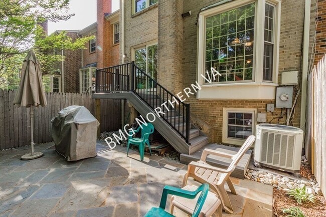 Building Photo - 3019 Seven Oaks Pl