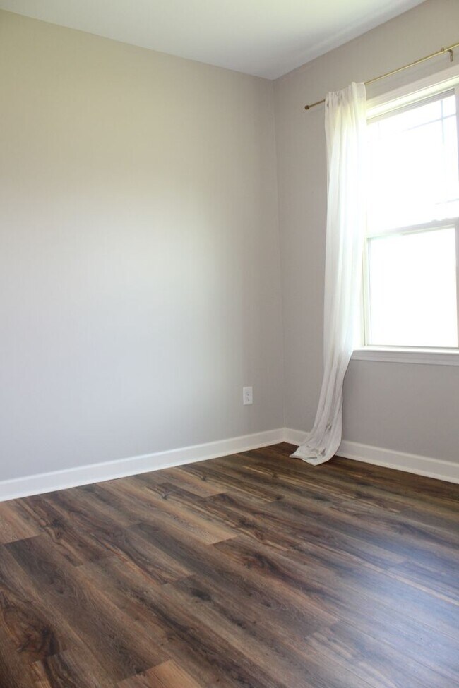Building Photo - 3 Bed/2 Bath Home - Desirable Planter's Ridge Subdivision/CBA Schools