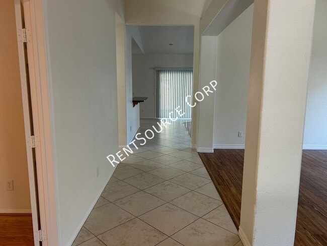 Building Photo - 39821 Sunstar St