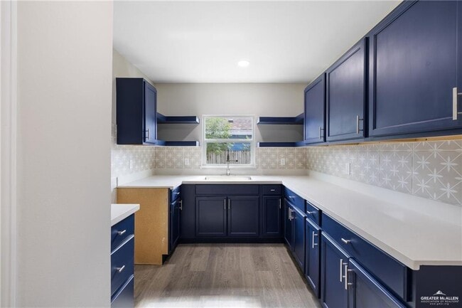 Building Photo - 17 Standard Ave