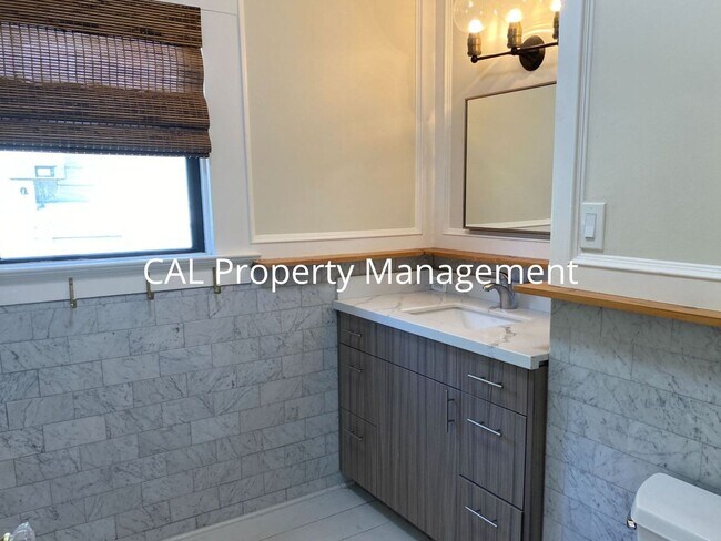 Building Photo - Stylish South Salinas Home | 2 Bed / 1.5 Bath | 1,370 sq ft