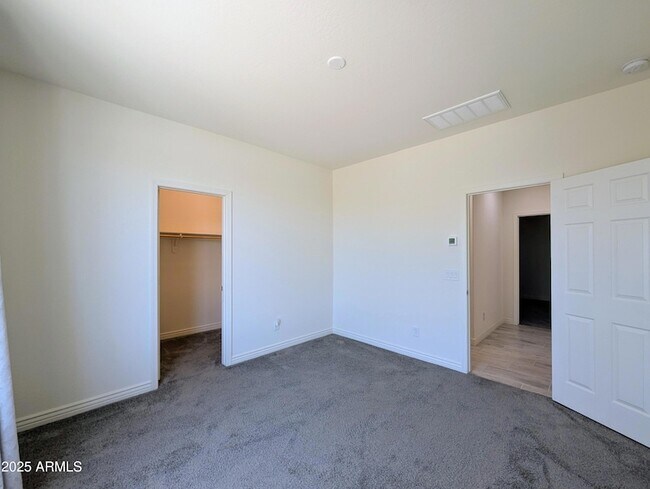 Building Photo - 6952 W Golden Ln
