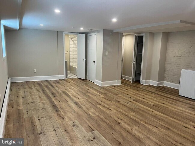Building Photo - 2509 Cliffbourne Pl NW