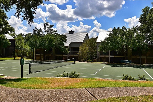 Building Photo - 205 World of Tennis Sq