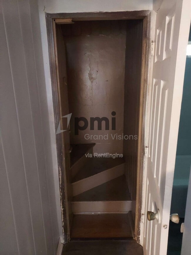 Building Photo - 328 E Kellar Ln