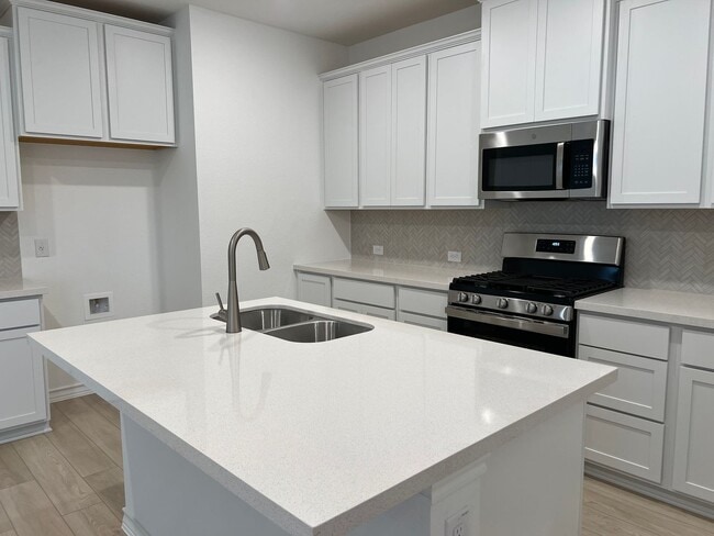 Building Photo - 204 Doodle Ln