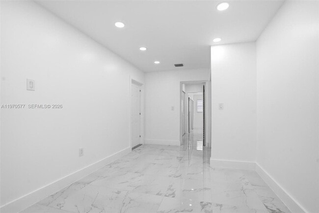 Building Photo - 5521 SW 104th Ave