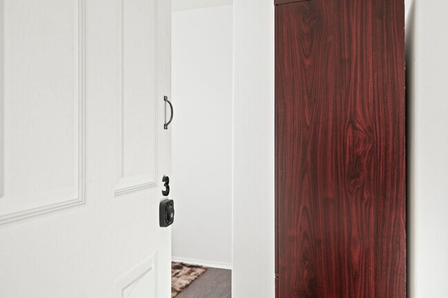 Building Photo - 10777 Ashton Ave